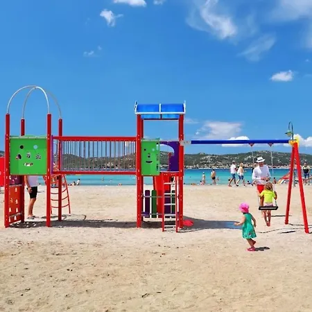 Mobile Nelly 775 キャンプ場 *