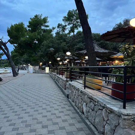 Mobile Nelly 775 キャンプ場 ビオグラード・ナ・モル